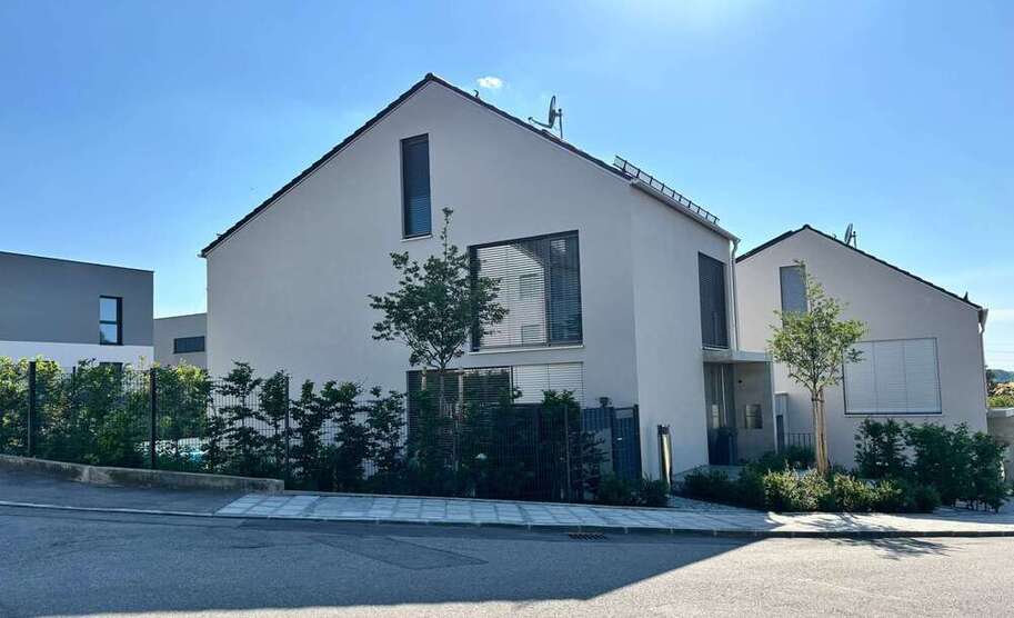 Haus zum Mieten in Zorneding 3.690 € 205 m²