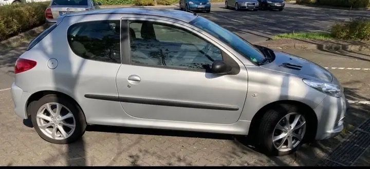 Peugeot 206 113.475 km 2.222 € Düsseldorf 40417