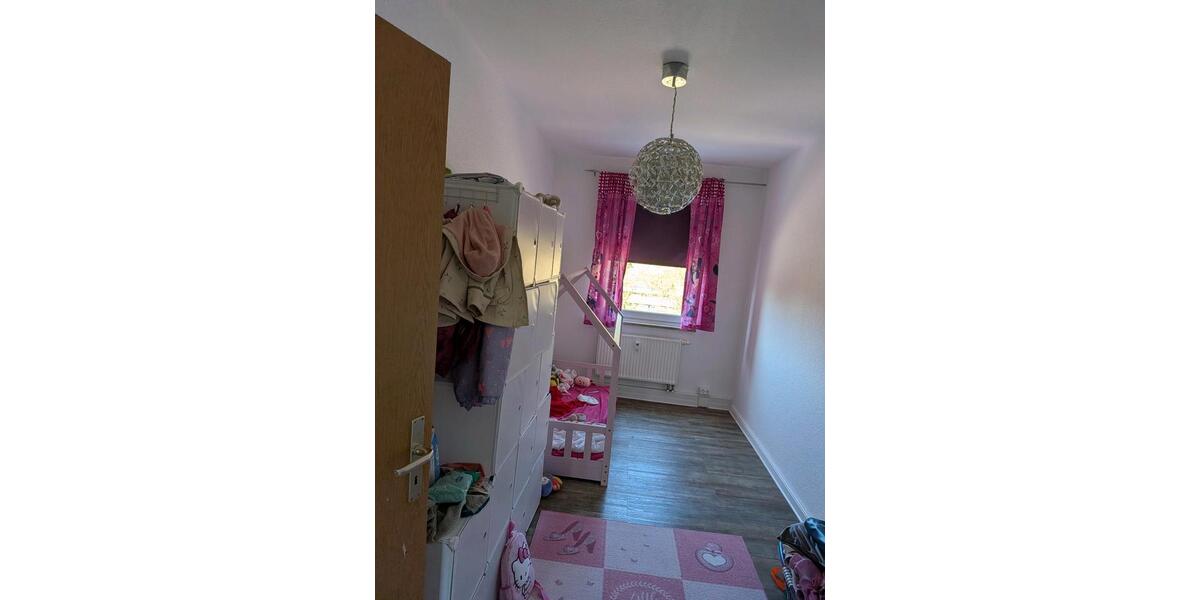 Etagenwohnung Eisenhüttenstadt - 4 Zimmer, 70 m&sup2;, 661&euro; | Angebot:26208801