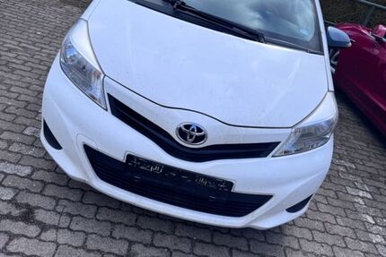 Toyota Yaris 248.302 km 2.900 &euro; Hamburg 22299