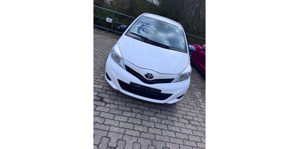 Toyota Yaris 248.302 km 2.900 &euro; Hamburg 22299