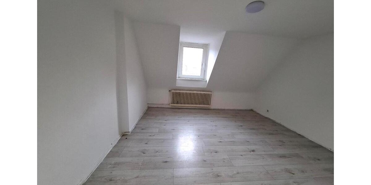 Dachgeschoßwohnung Emden - 3 Zimmer, 70 m&sup2;, 490&euro; | Angebot:26409042