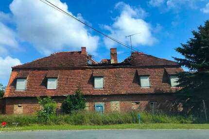 Lost Place mit Perspektive – Denkmalgeschütztes Gutshaus für Hotel, Energie oder Kultur zimmer