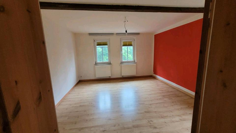Dachgeschoßwohnung Saalfeld (Saale) - 4 Zimmer, 110 m&sup2;, 750&euro; | Angebot:26327528