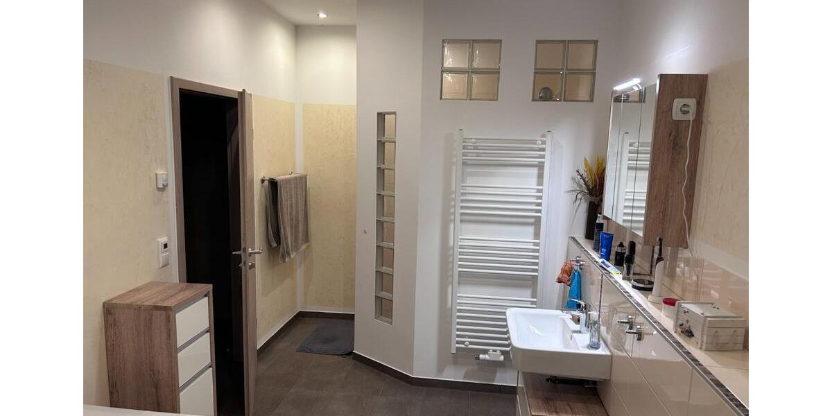 Provisionsfreies Haus 130m² Wfl. mit Gästehaus die besondere Immo 4.5 zimmer