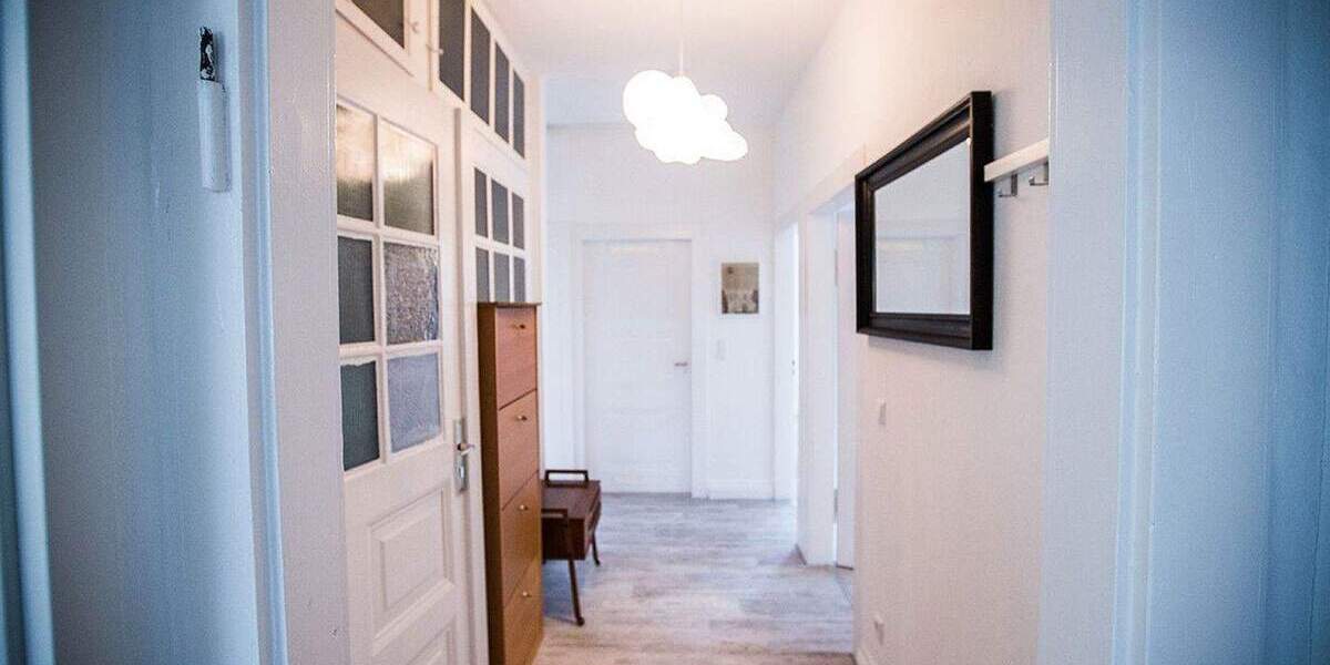 Wunderschöne Altbauwohnung im 1.OG - ruhig, grün, zentral. 4 zimmer