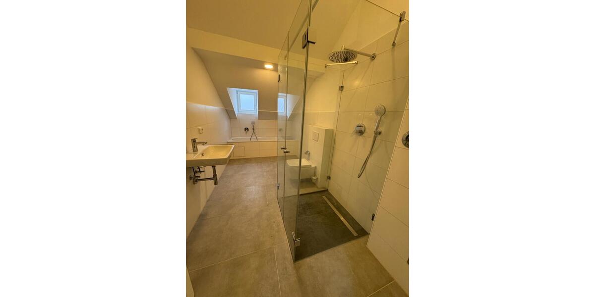 Dachgeschoßwohnung Wiesbaden - 3 Zimmer, 66 m&sup2;, 1.500&euro; | Angebot:26677562