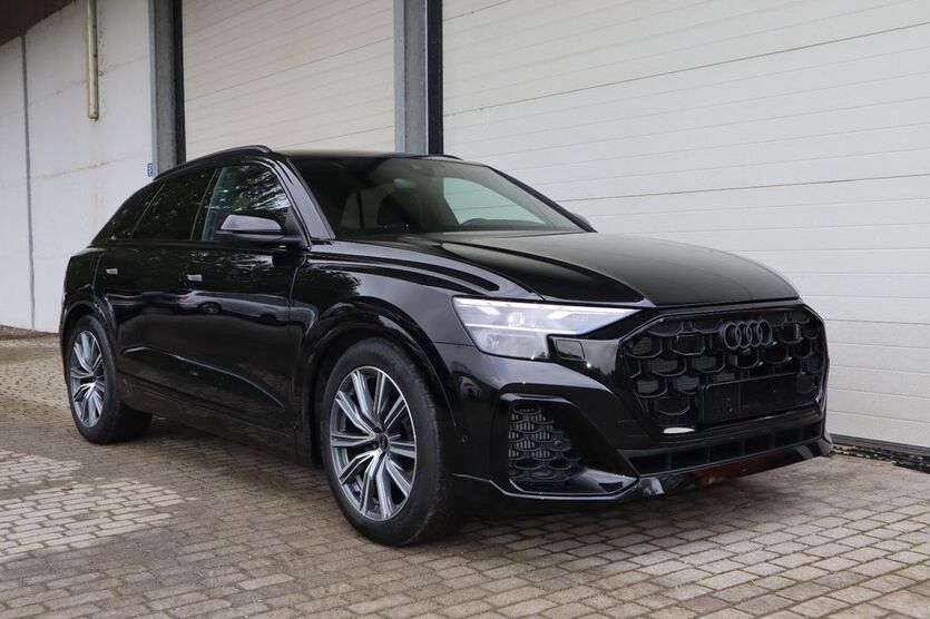 Audi Q8 22.000 km 69.500 € Passau 94034