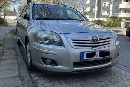 Toyota Avensis 205.000 km 5.200 &euro; Aachen 52078