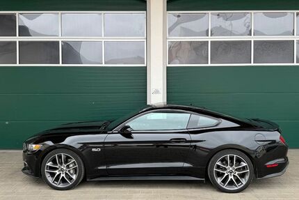 Ford Mustang 82.000 km 30.500 € Garching 85748