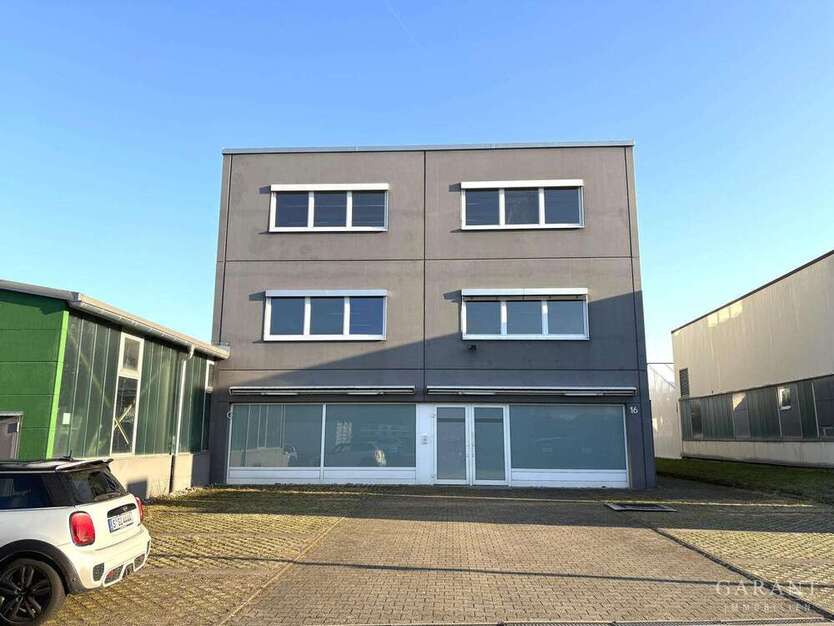 Büro in Urbach 1.989 € 306 m²