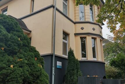 Gemütliche möblierte Altbau Erdgeschoss Wohnung mit großem Garten