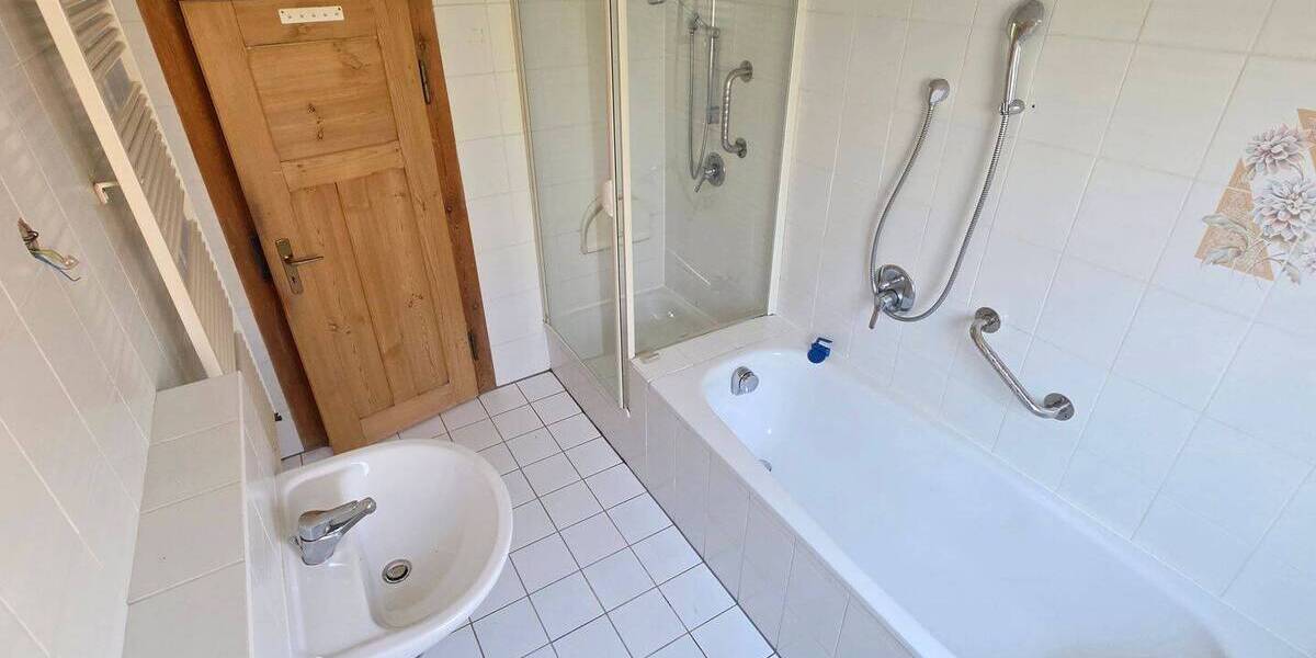 Doppelhaushälfte Rödental Einberg - 8 Zimmer, 180 m&sup2;, 235.000&euro; | Angebot:26489147