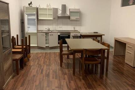 Große, teilmöblierte 3,5-Zimmer Wohnung zu vermieten, WG geeignet 3 zimmer