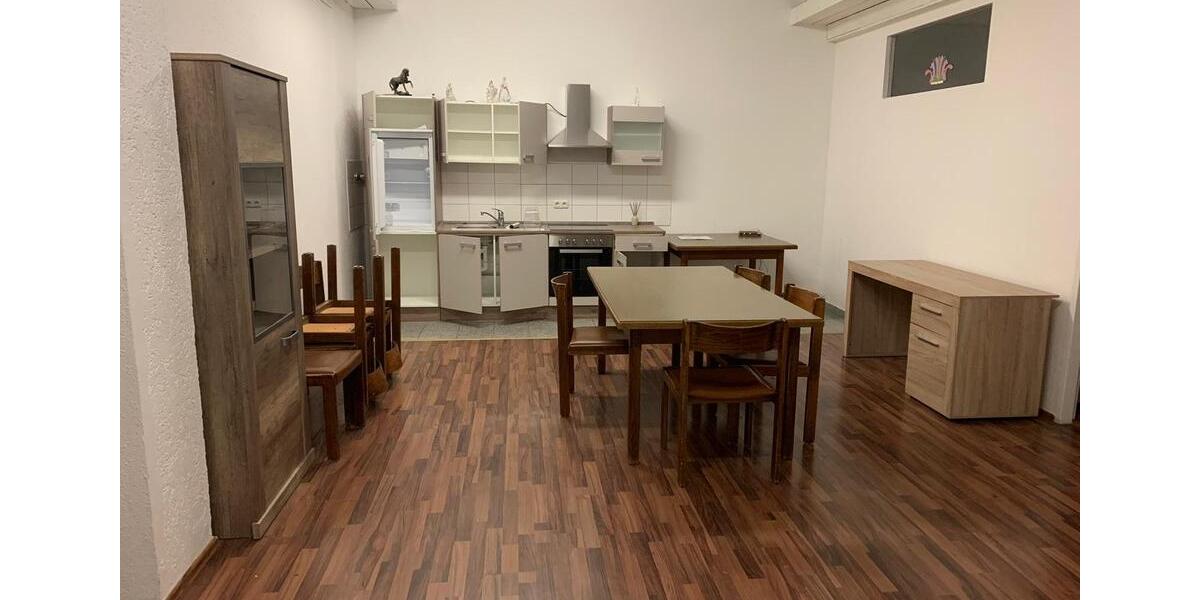 Große, teilmöblierte 3,5-Zimmer Wohnung zu vermieten, WG geeignet 3 zimmer