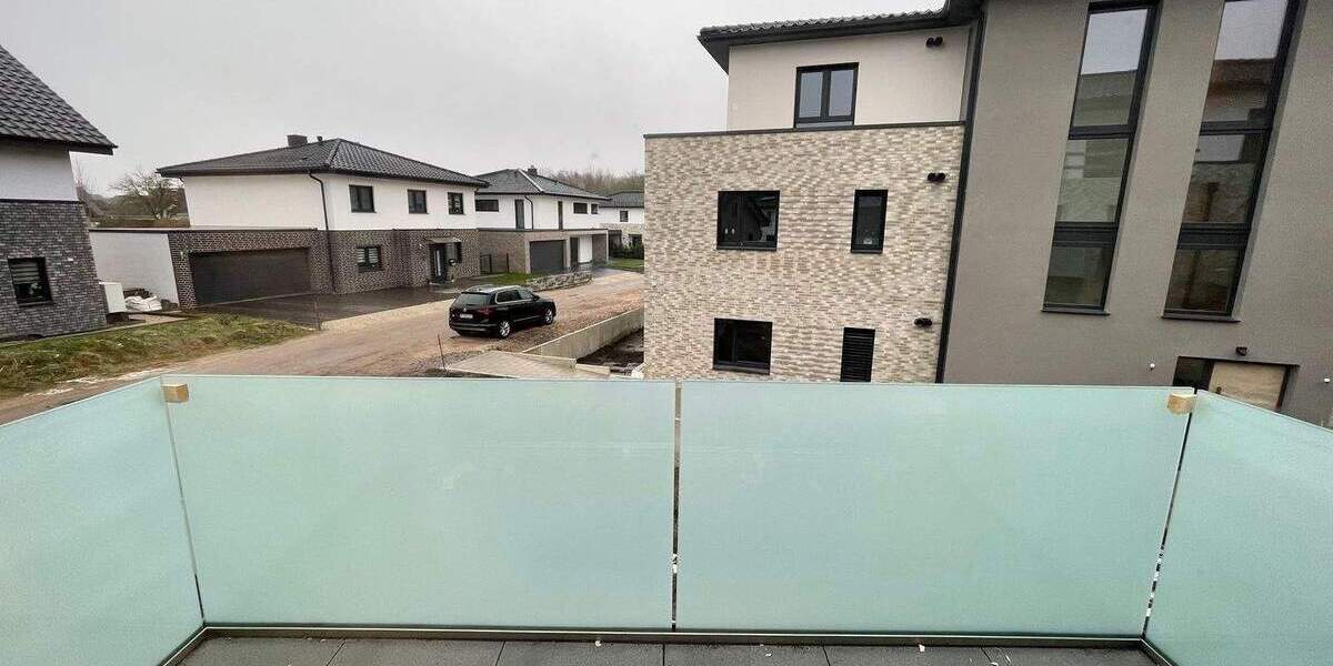 helle drei-Zimmer-Wohnung mit Balkon, Keller und Tiefgaragenstellplatz 3 zimmer