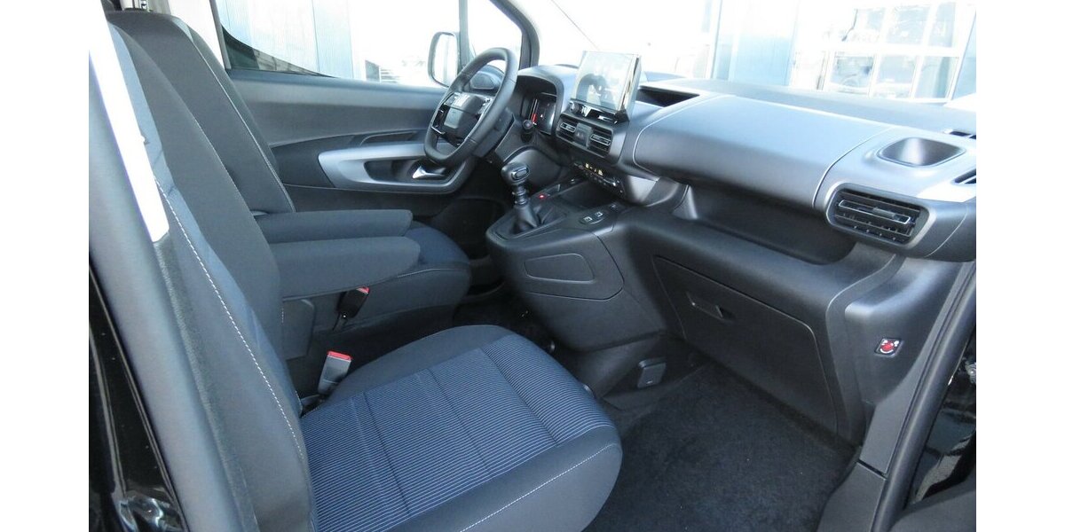 Fiat Doblo Maxi Kombi 130 AT / 7-Sitze + 10-Zoll Navi 10.280 km 27.965 &euro; Münchenbernsdorf 07589