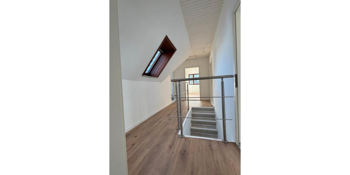 Dachgeschoßwohnung Achim - 5 Zimmer, 104 m&sup2;, 1.150&euro; | Angebot:25994074