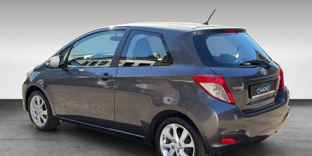 Toyota Yaris 1.0 Basic Radio 91.836 km 2.300 &euro; Wuppertal 42327