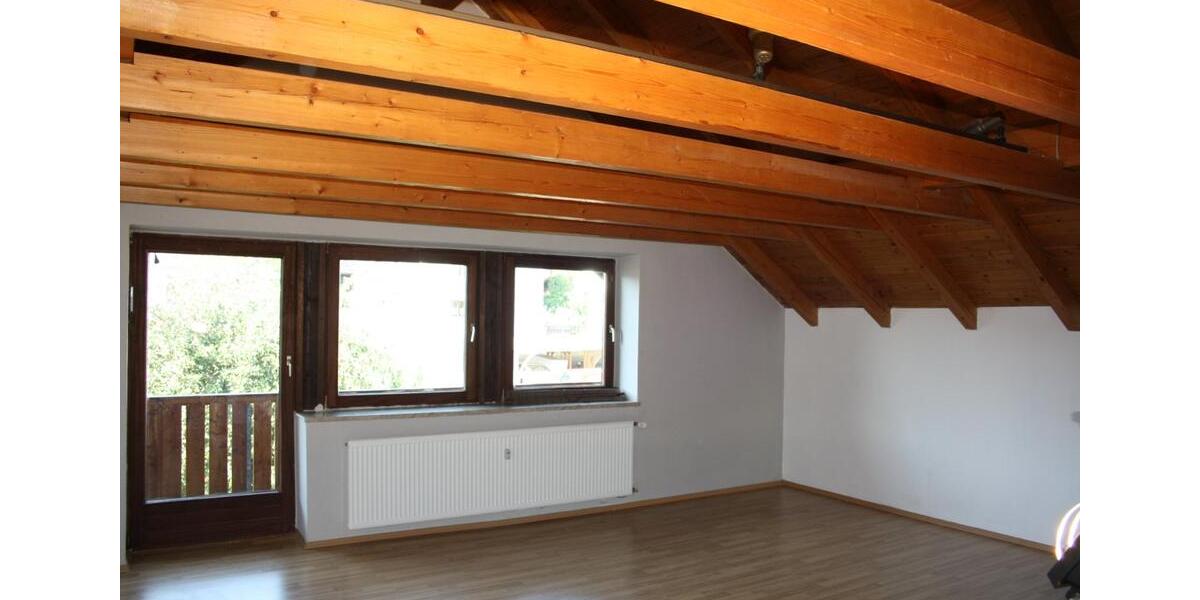 Dachgeschoßwohnung Patersdorf - 5 Zimmer, 140 m&sup2;, 770&euro; | Angebot:24495165
