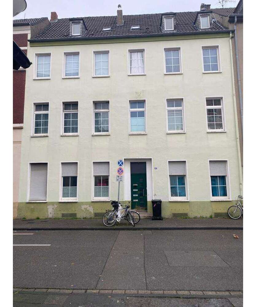 Haus zum Kaufen in Krefeld 325.000 € 270 m²
