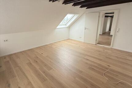 Dachgeschoss Wohnung in Burlafingen ab sofort