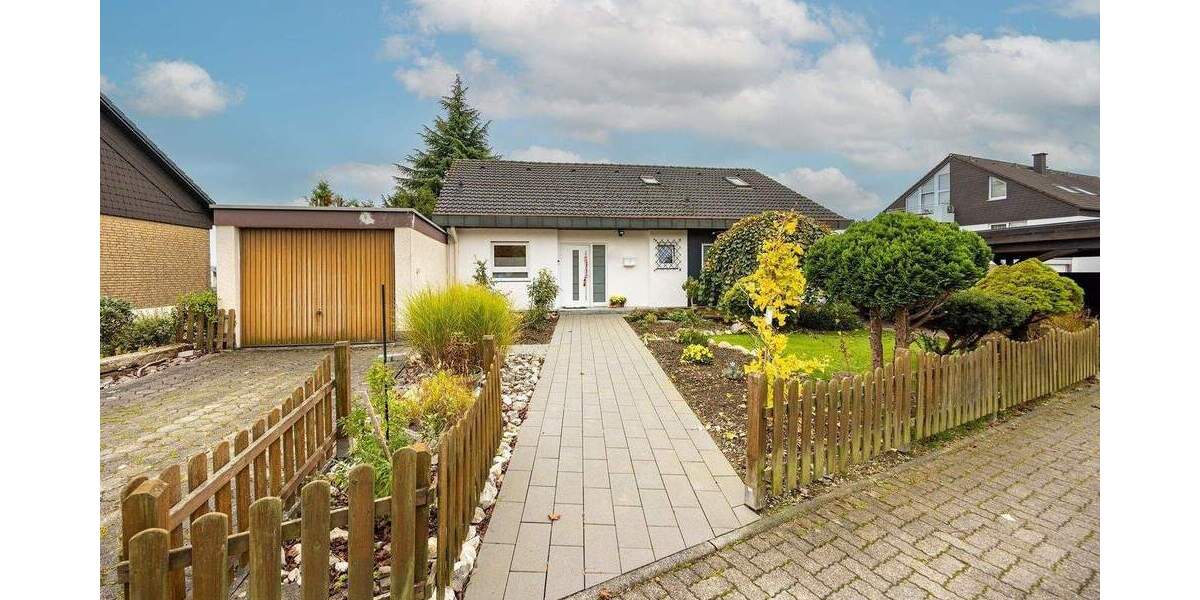 Einfamilienhaus mit Einlieger, Garage, Doppel-Carport und schönem Garten 7 zimmer