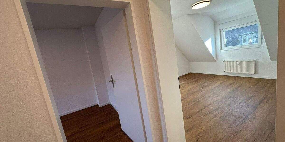 Etagenwohnung Essen Huttrop - 3 Zimmer, 96 m&sup2;, 990&euro; | Angebot:24860521