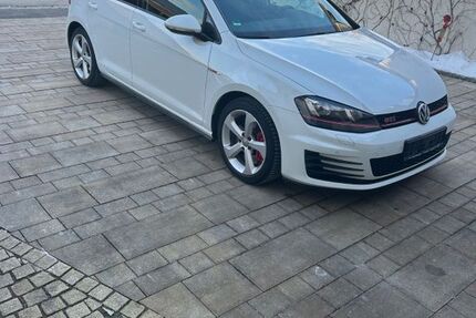 VW Golf 111.000 km 16.500 &euro; Cham 93413