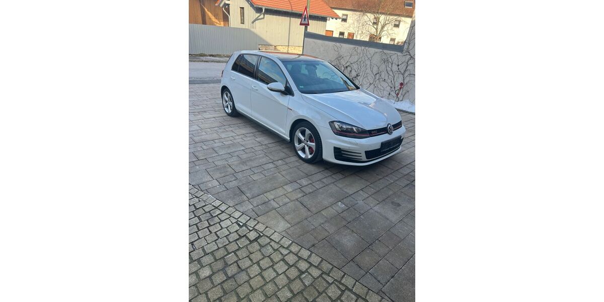 VW Golf 111.000 km 16.500 &euro; Cham 93413