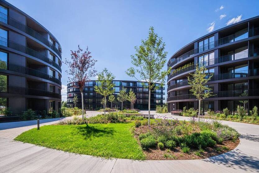 ***Neubau-Erstbezug: Stilvolle Wohnung mit hochwertiger Einbauküche***
