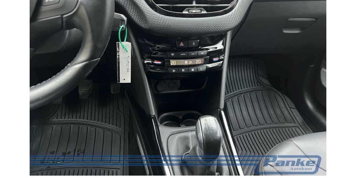 Peugeot 2008 Allure*Navi*PDC*SHZ*Ambiete*1-Hand*Tel. 98.291 km 7.480 &euro; Berlin 13187