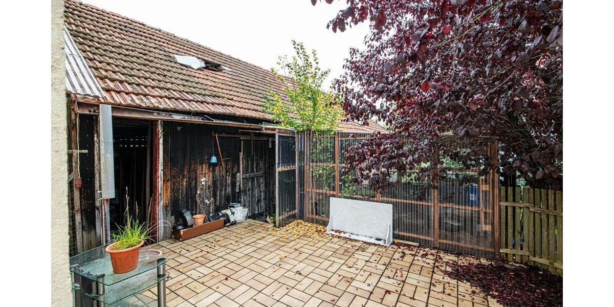 Zweifamilienhaus mit großem Grundstück 8 zimmer