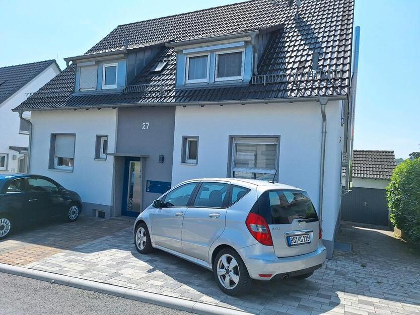 Möb. Wohnung ca. 80m² auf 2 Etagen mit PKW-Stellplatz und Balkon