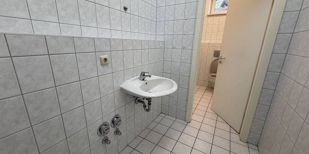 Gewerbeobjekt Chemnitz Altendorf - 3 Zimmer, 245 m&sup2;, 1.400&euro; | Angebot:26816315