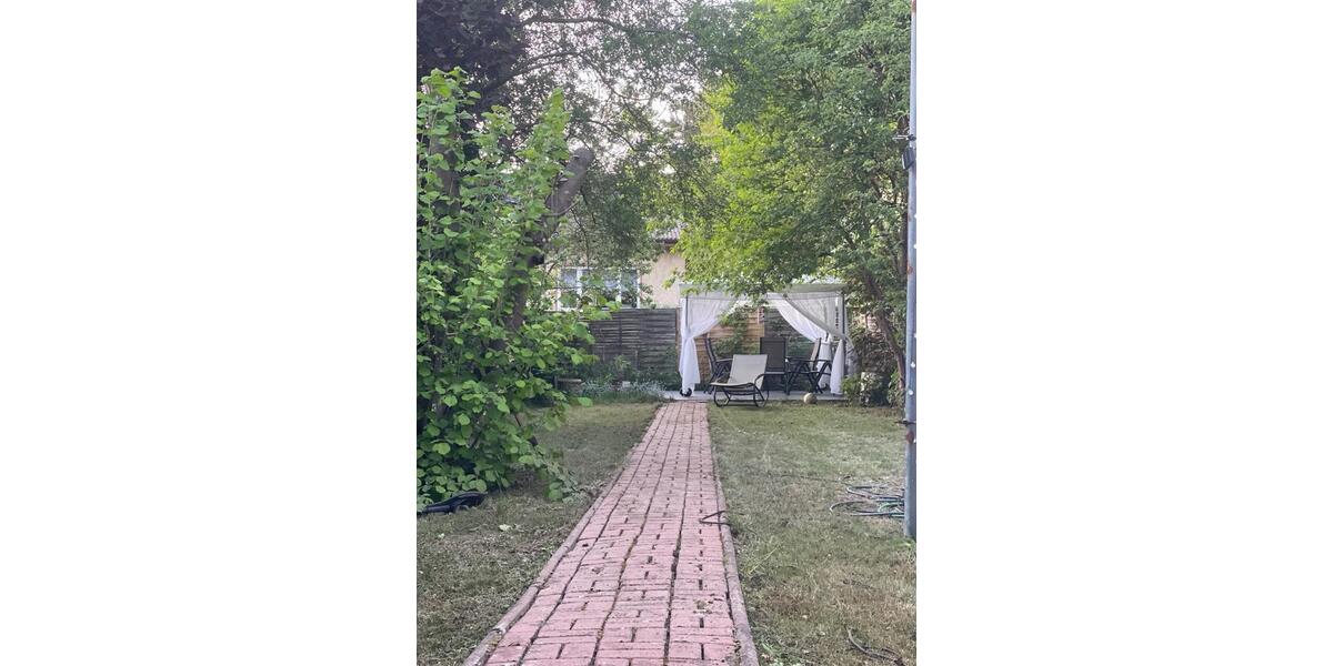 Möblierte Doppelhaushälfte mit Kamin, Garten, Vollkeller, Garage 4 zimmer