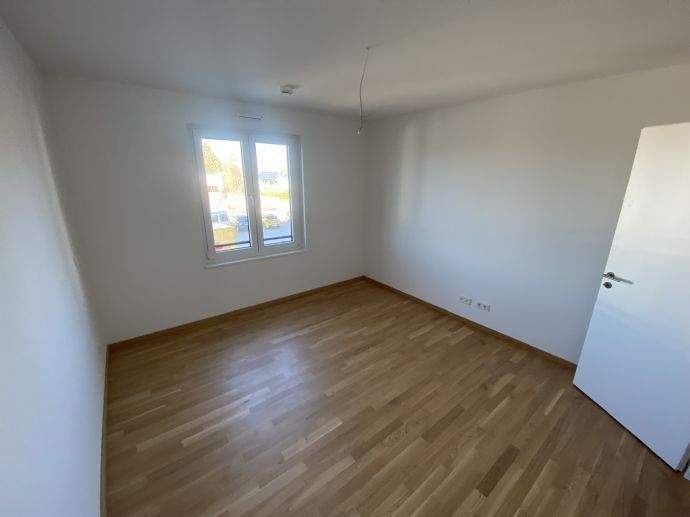Etagenwohnung Trier Kürenz - 2 Zimmer, 81 m&sup2;, 1.255&euro; | Angebot:26360224