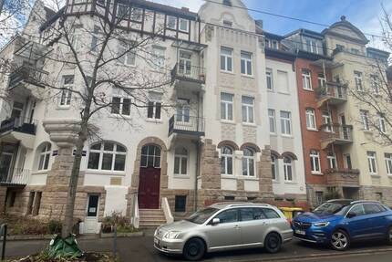Wir bieten, was viele suchen: geräumige 4-Zi-DG-Whg. mit tollem Blick über die Stadt !! 4 zimmer