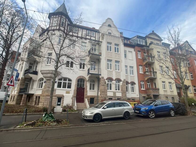 Wir bieten, was viele suchen: geräumige 4-Zi-DG-Whg. mit tollem Blick über die Stadt !! 4 zimmer