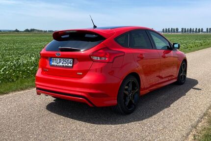 Ford Focus 88.530 km 9.990 &euro; Mintraching 93098