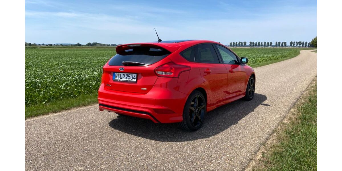 Ford Focus 88.530 km 9.990 &euro; Mintraching 93098