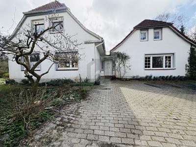 CHARMANTES HAUS MIT VIEL POTENZIAL - Zweifamilienhaus Wilhelmshaven Altengroden | Angebot:26055895