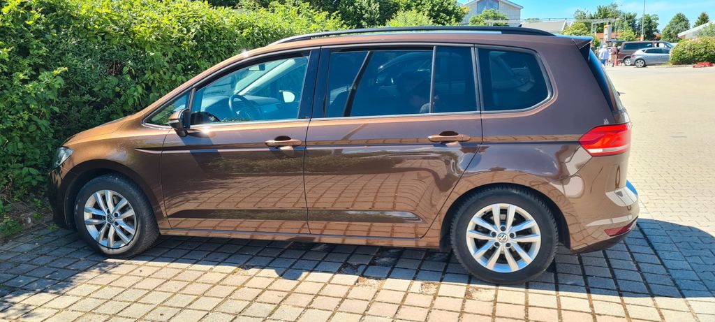 VW Touran 131.000 km 10.600 &euro; Holzkirchen 83607