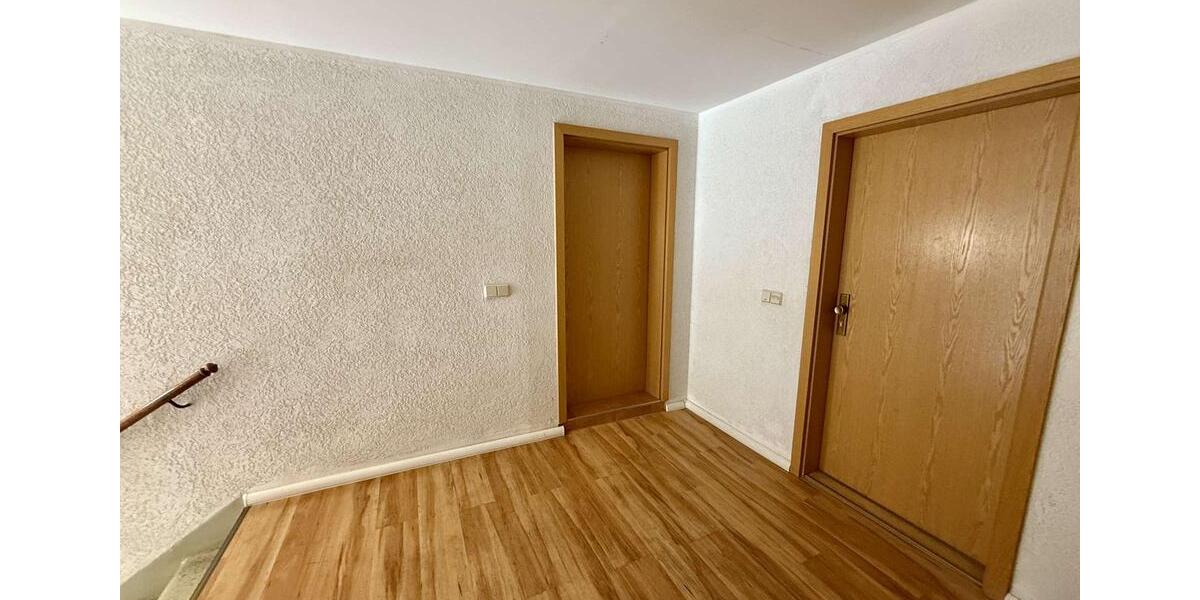 Etagenwohnung Döbeln - 4 Zimmer, 121 m&sup2;, 750&euro; | Angebot:26183314
