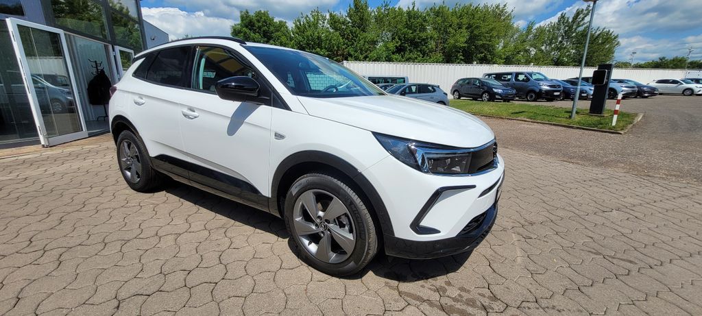Opel Grandland (X) 4.900 km 24.990 &euro; Artern 06556