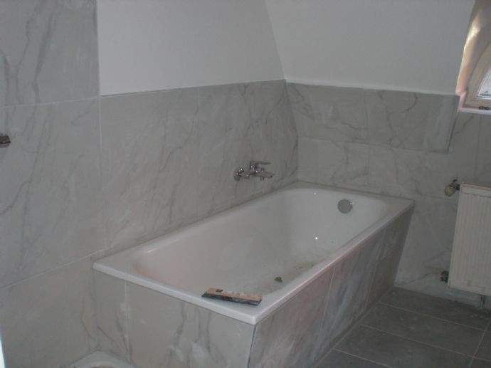 *Sanierte Wohnung in der List zentrumsnah mit guter Anbindung optional mit Dachboden 180 m2 mit zu vermieten * 1 zimmer