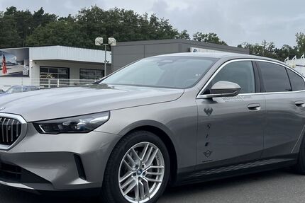 BMW i5 3.000 km 65.813 &euro; Wildau 15745