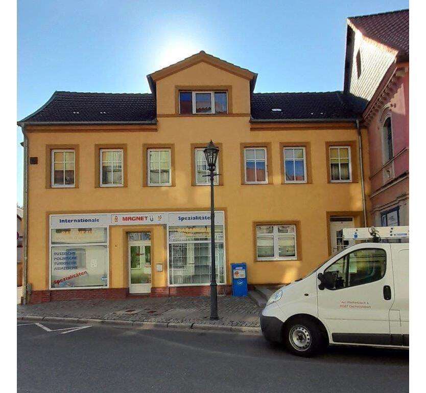 Haus zum Kaufen in Oschersleben 180.000 € 295 m²