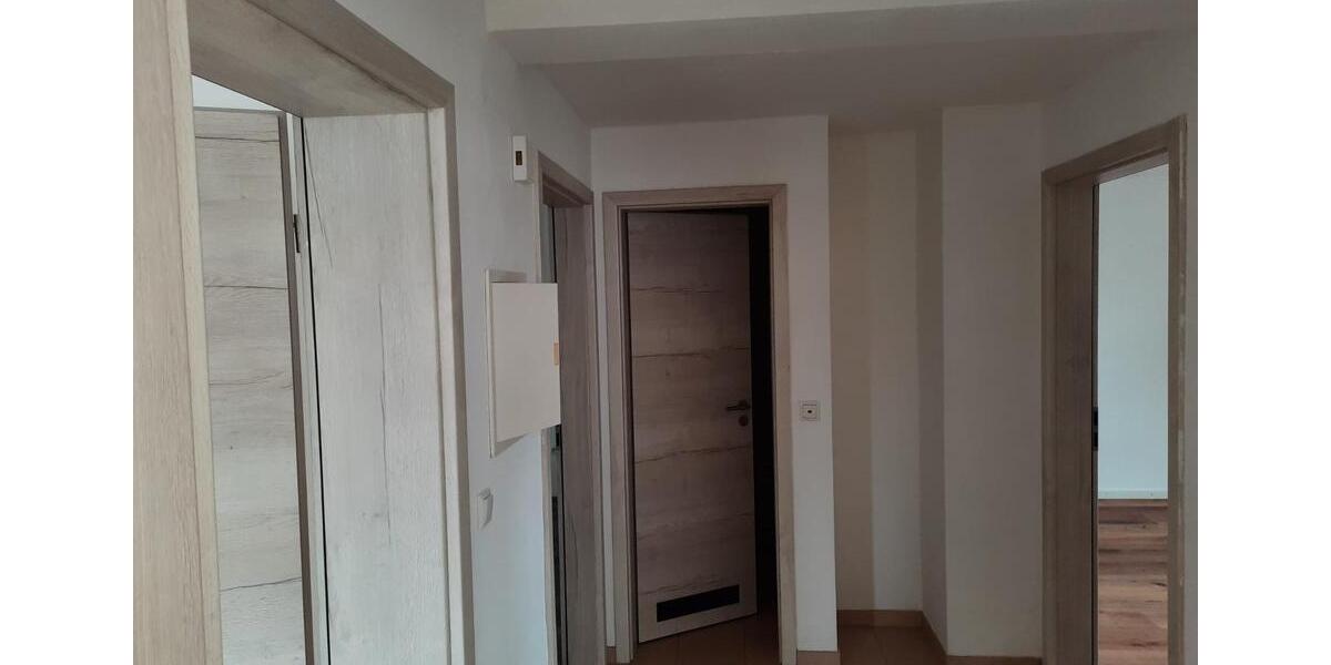 Erdgeschoßwohnung Schöllnach - 3 Zimmer, 80 m&sup2;, 550&euro; | Angebot:25104540