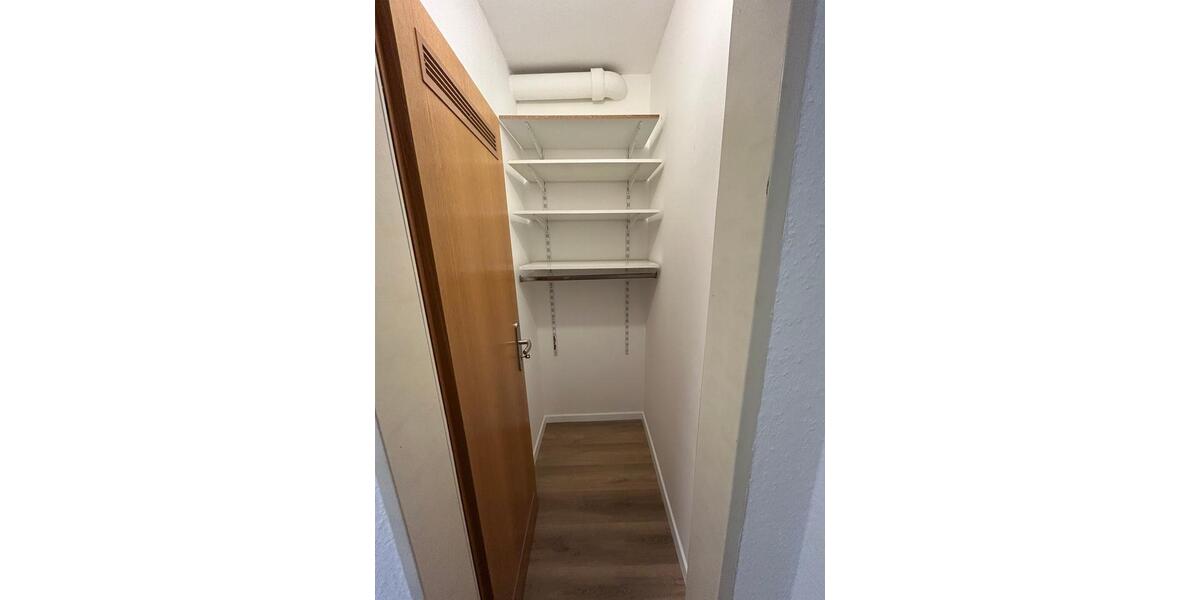 Frisch renoviert und viel Ruhe! 2 Zimmer Wohnung mit EBK und Balkon 2 zimmer